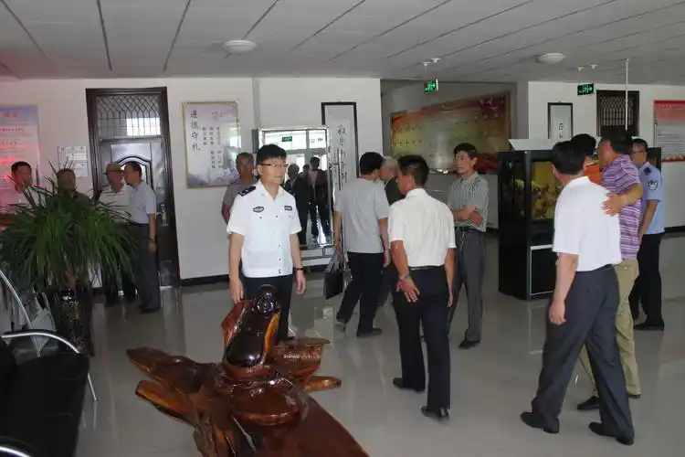 新安监狱组织离退休老干部到监狱参观