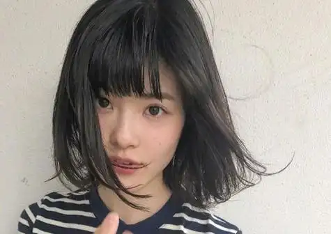 少女日系齐刘海黑色短发发型
