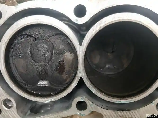 活塞顶部积碳有点多,查看客户维修履历,有时一万多公里做一次保养,没