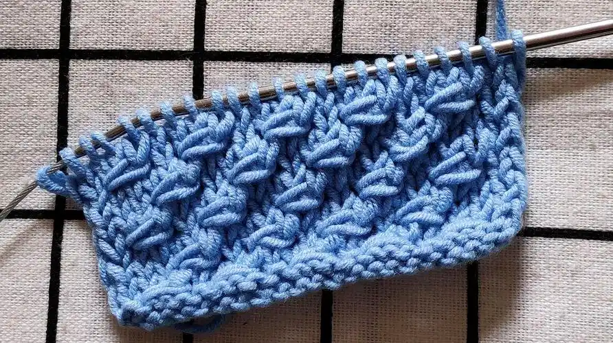 看见就会喜欢上的一款棒针辫子花型,适合编织厚实保暖童装毛衣