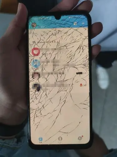 记录使用手机以来第一次碎屏