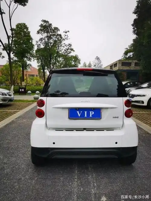 到店14年奔驰smart1.0排量,双门两座无边框车门有喜欢的吗?