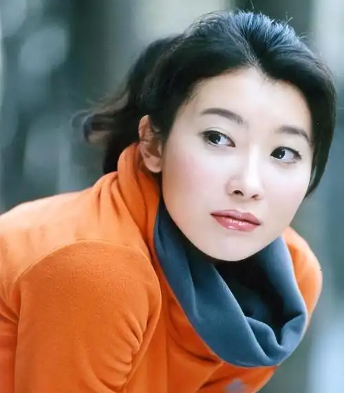 朱七七扮演者(44岁张棪琰:离婚后和两个孩子相依为命,做单亲妈妈也