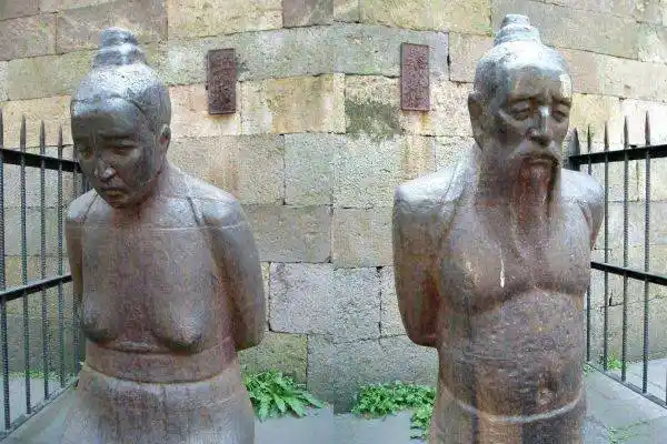 秦桧夫妇跪像(资料图)