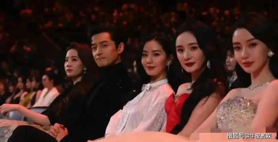 原创刘诗诗生日这天37岁杨幂多会来事儿娱圈的人情世故被她玩绝了