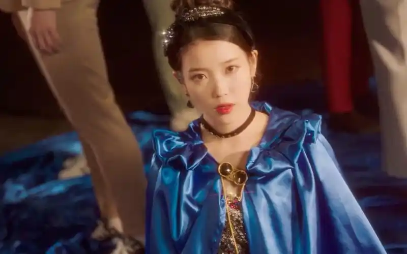 iu回归先行曲celebrity mv公开!官方字幕