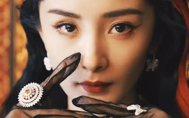 花絮 | 杨幂时尚芭莎二月刊封面