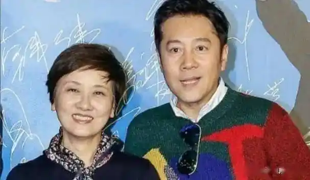 原来她才是蔡国庆背后的贵人,隐藏多年的妻子,为其生俩优秀儿子