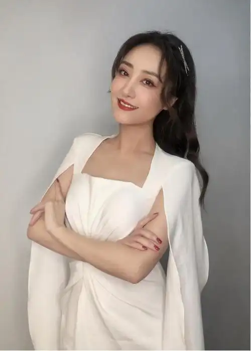 透过左岩直播间的惊鸿一瞥看见珠宝女王的蜕变之路