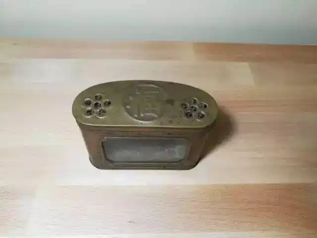 木材编制拼接而成,一般饲养油葫芦使用金属笼子,不易被咬坏,而金钟儿