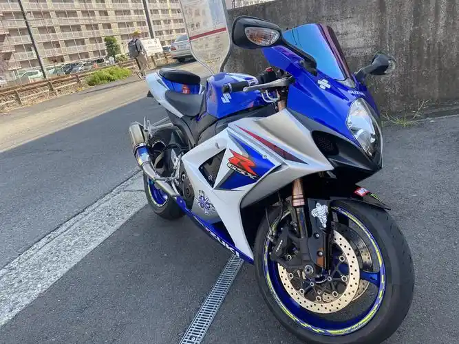 铃木gsxr1000k8逆车大r