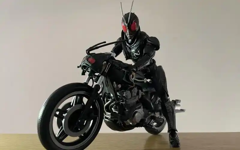 f 假面骑士black sun 战斗蝗虫 摩托车 玩家实物