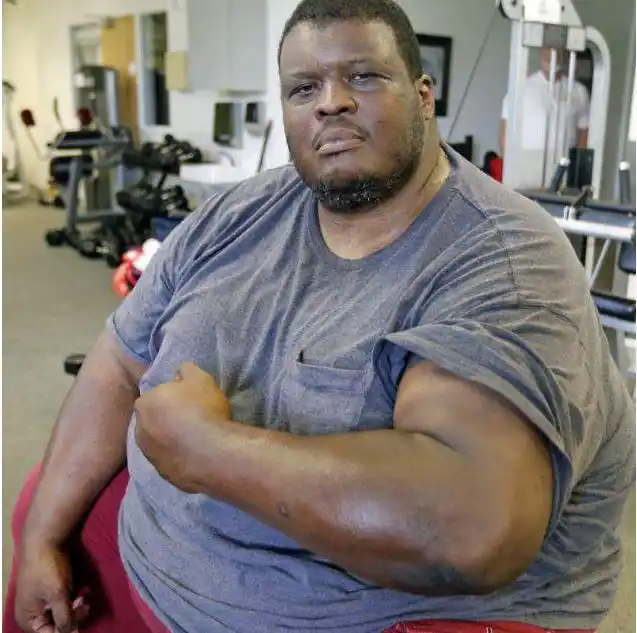 巅峰时期的体重高达415公斤,在相扑比赛中的成绩非常的出色,甚至被