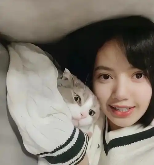 青3官宣舞蹈导师lisa宣传照沿用去年网友调侃网课老师