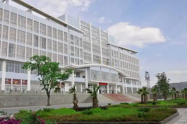 p>西昌学院(xichang university)坐落在四川省 a target="_blank"