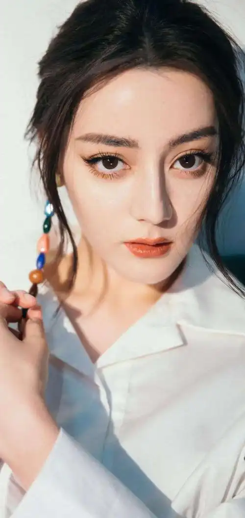 迪丽热巴迷人大眼