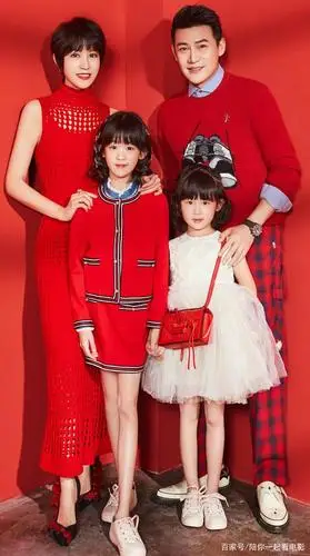 看了邓超孙俪,黄磊孙莉,张杰谢娜的全家福,感受到了什么是幸福
