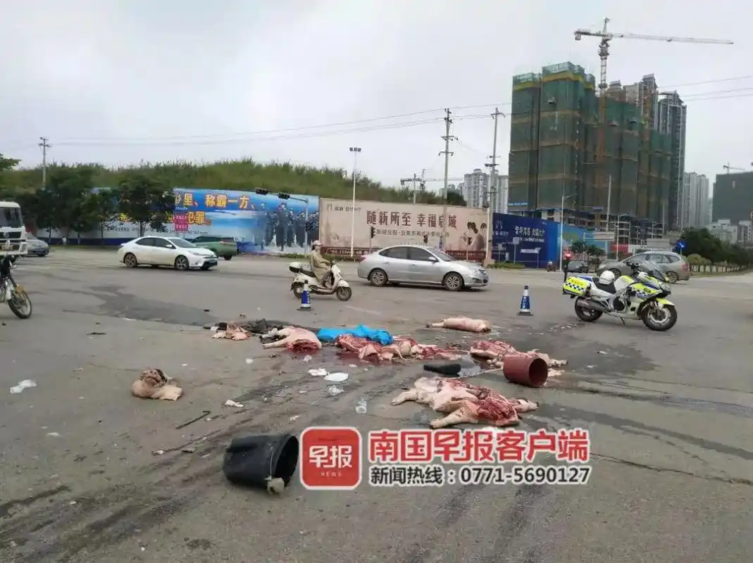 南宁两起泥头车与电驴相撞,2人均不幸当场身亡_事故