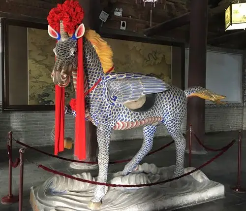 伏羲庙大殿里的麒麟飞天马,据说是伏羲的骑坐.