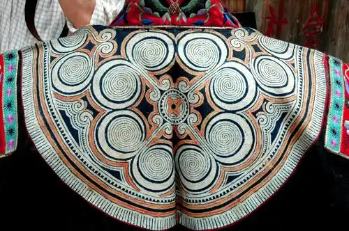 丹寨苗族蜡染的代表性图案——"涡妥旋纹