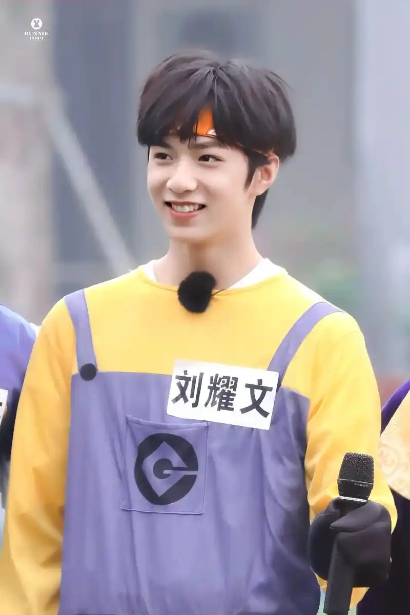 刘耀文 2020年14岁的文哥,少年感扑面而来 - 抖音