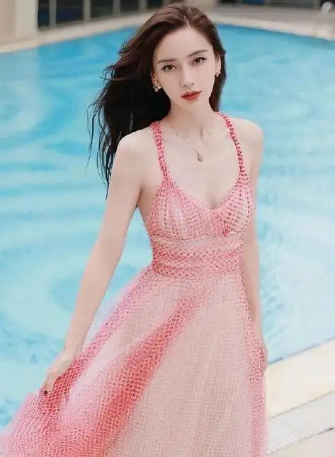 angelababy的泳装照片被曝光,身材火辣,引争议