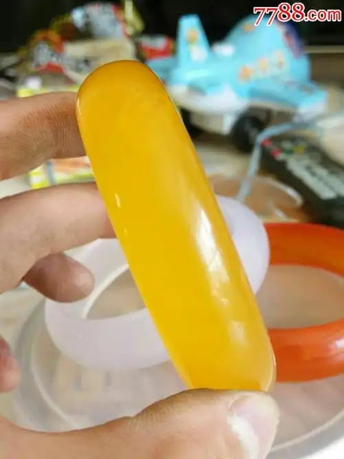 精品新疆金丝玉【黄色】宝石光手镯一只