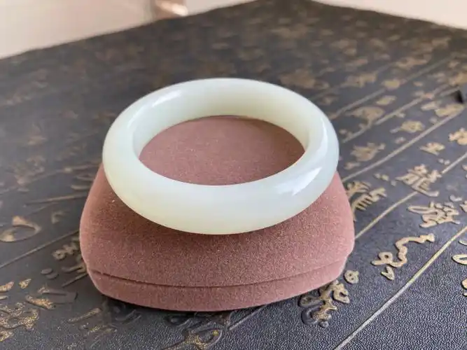 油润感爆棚的一只和田玉手镯