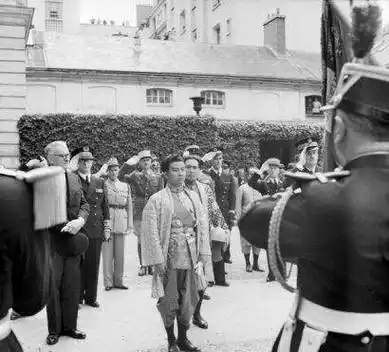 上舞蹈女演员,拒绝娶泰国公主,后来却移情别恋_西哈努克_甘霍_莫尼克