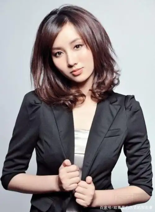 吕一,大脑门的越看越美丽的美人图集