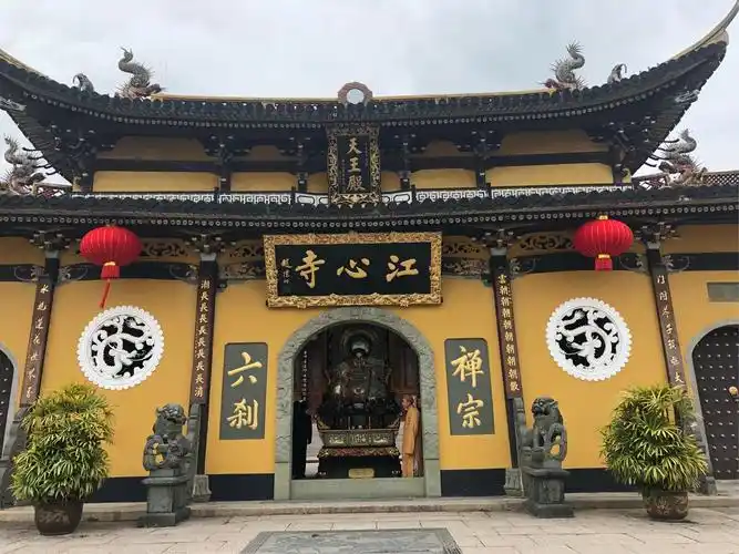 江心寺,大门两侧的叠字对联"云朝朝朝朝朝朝朝朝散,潮长长长长长长长