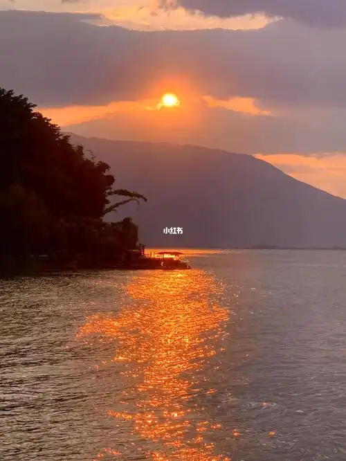 洱海落日