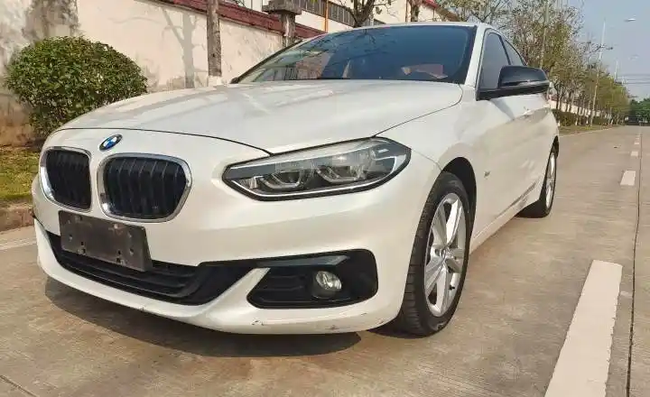 宝马 1系 2017款 118i 设计套装型