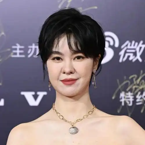 从红毯生图看女星p图前后差距张萌宛若变脸郁可唯生图瑕疵多