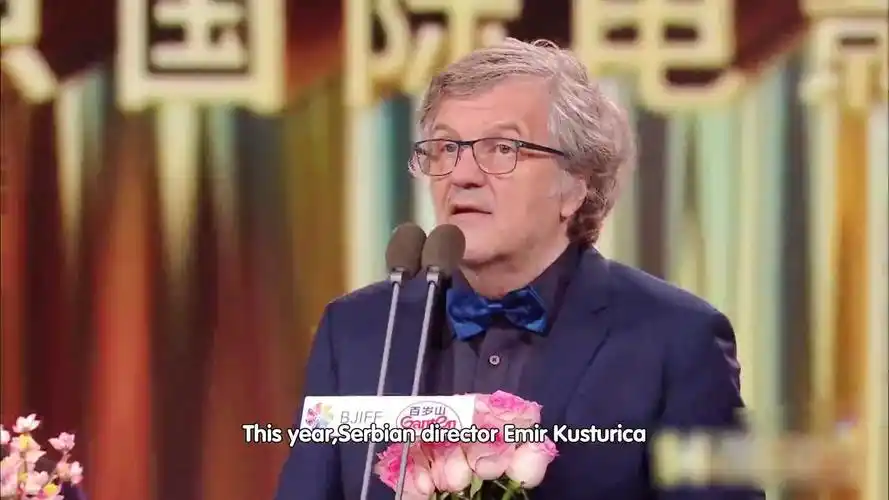 外交部部长助理,发言人华春莹发推特向全球推介北京国际电影节