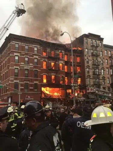 美国东部时间3月26日下午3:20分,位于纽约曼哈顿东村一家餐厅发生爆炸