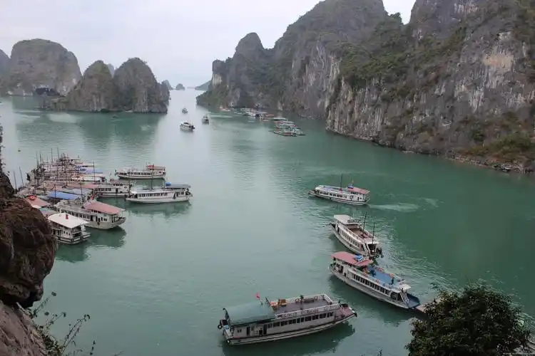 越南旅游网 越南旅游景点 下龙湾 > 下龙湾旅游景点图片