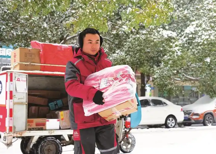 淮南快递不打烊暴雪照样忙