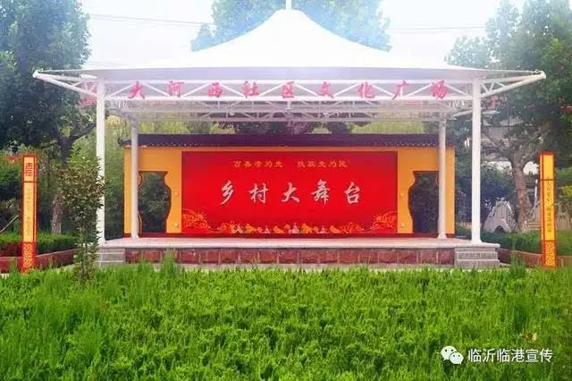 和欣欣向荣的景象令人驻足:蔬果累累,绿意流淌;新农村社区楼房林立