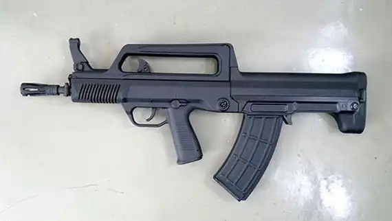 目前国内特种部队使用95改型突击步枪