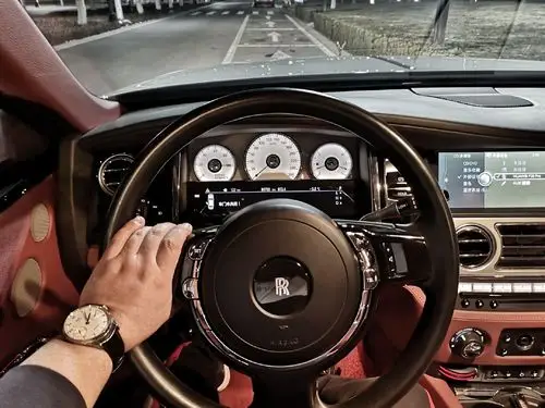 偶遇一台豪车,劳斯莱斯就是霸气