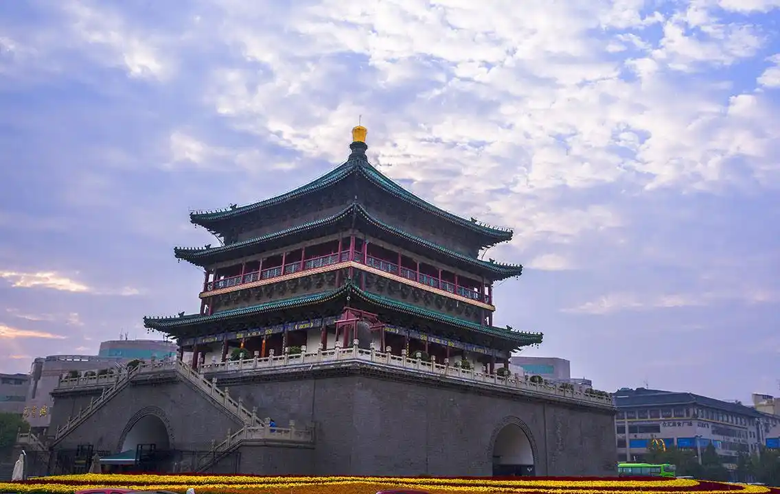 西安代表性的建筑是古代遗留鼓楼形制最大保存最完整建筑之一