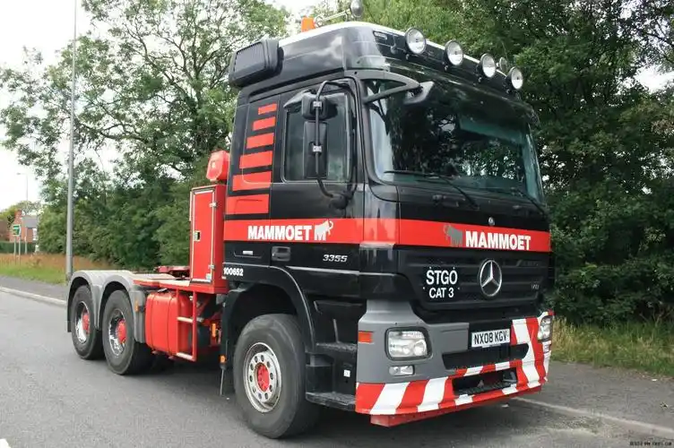 奔驰/benz actros系列 重卡 551马力 6×6 牵引车 3355as