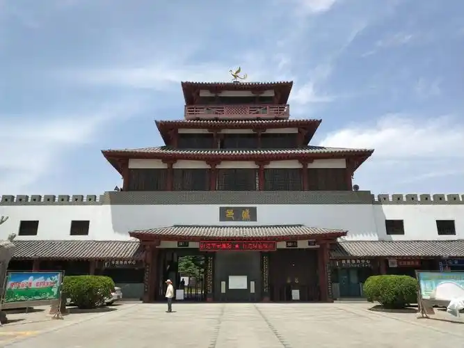 其它 戚城公园盛夏--东门晨曦 摄影:yzhz 景区:濮阳戚城公园 曰期