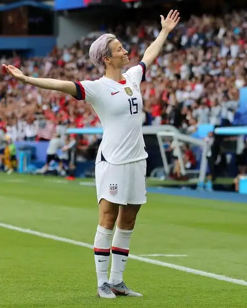 目前代表美国队参加女足世界杯的拉皮诺表达了对足球带给她的机会以及