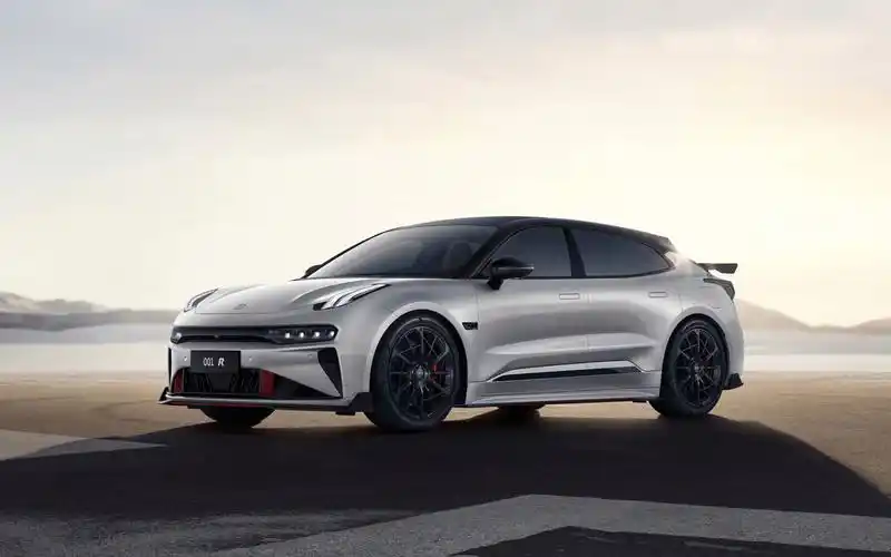 全球首台坦克掉头猎装轿跑:极氪001 fr来了!凭啥敢叫价百万?