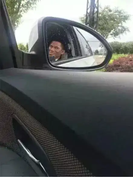 朋友圈搞笑配图:这是我今天的自拍_图片