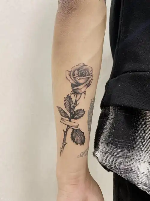 小玫瑰_纹身图案手稿图片_王晨昱的纹身作品集