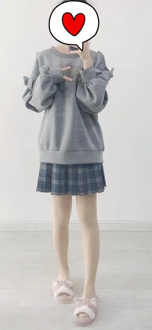 jk小裙子的上衣该怎么搭