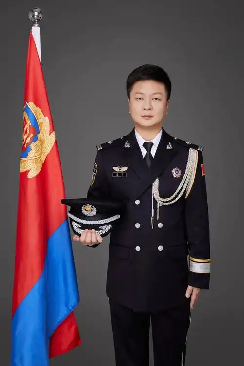 致敬 警察节 | 一身警服 一生荣耀 又帅又飒的警礼服照震撼来袭